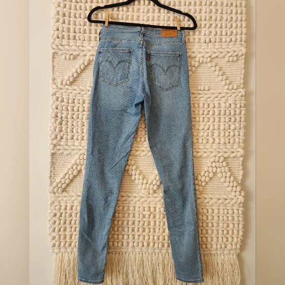 HOST PICK - 720 High Rise Super Skinny Levi's Jeans - Picture 7 of 13